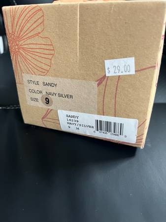 Yellow Box, chanclas para mujer, talla 9, modelo "Sandy", ¡nuevas! - $15 (Burke)63471145521921122