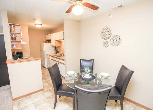 $1,135 / 2br - 894ft2 - ¡Siéntese, relájese... quédese un rato! (1000 East 17th Street, South Sioux City, NE)63846412493827120