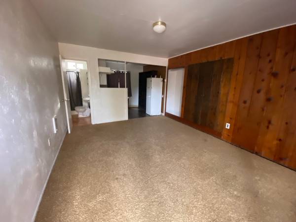 Friendly St studio apartment. Great location. 1