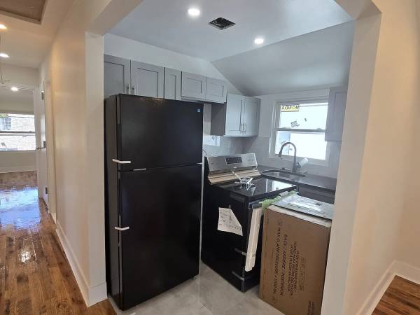$3,300 / 3br - 1200ft2 - Wow! Spacious 3 br 2 bth apt in Throggs Neck! (Bronx)64033458446466122