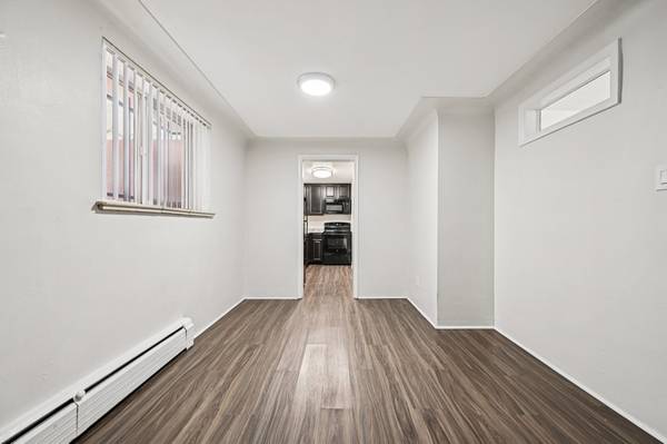 $1,495 / 2br - 950ft2 - 🎃 Welcome to Dahlia Apartments — Your Comfortable Retreat with a Dash (Denver)63849271077635123
