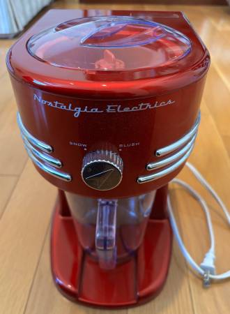 SNOW CONE & SLUSH MAKER BY NOSTALGIA ELECTRICS 1
