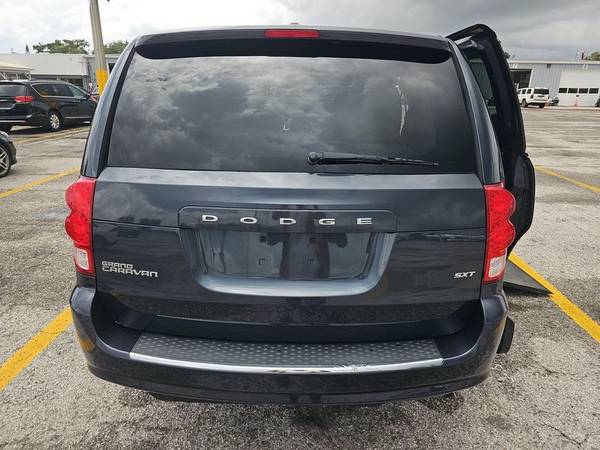2014 *Dodge* *Grand* *Caravan* *SXT* handicap wheeLCHAIR SIDE ENTRY - $29,900 (Dodge Grand Caravan)63624914492417123