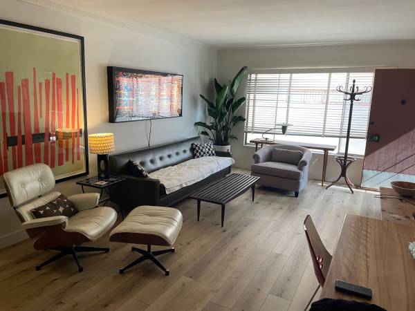 $2,450 / 1br - 800ft2 - Furnished One Bedroom/Bath Apartment w/Garage (Beverly Grove)64035740195074120