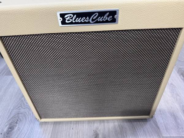 Roland Blues Cube Hot 30-watt 1 x 12-inch Combo Amp 1