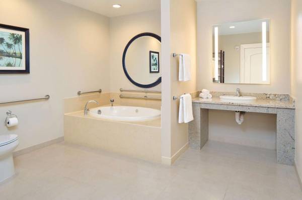 $100 / 1br - CENTRAL WAIKIKI beach walk suite Hawaiian timeshare (7 nights min) (Waikiki Honolulu)63686726685313123