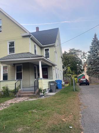 $2,000 / 4br - 1500ft2 - Duplex house , vacant ( sec-8 welcome ) (Manchester)63989074017410122
