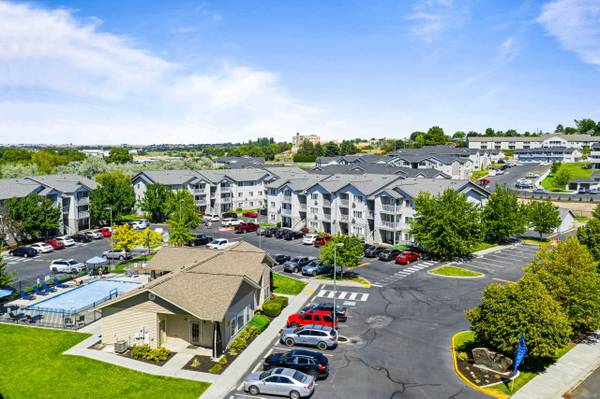 $1,021 / 1br - Ample Parking, Garage/Extra Storage Space Available (222 9th Ave, Moses Lake, WA)63793087273857122