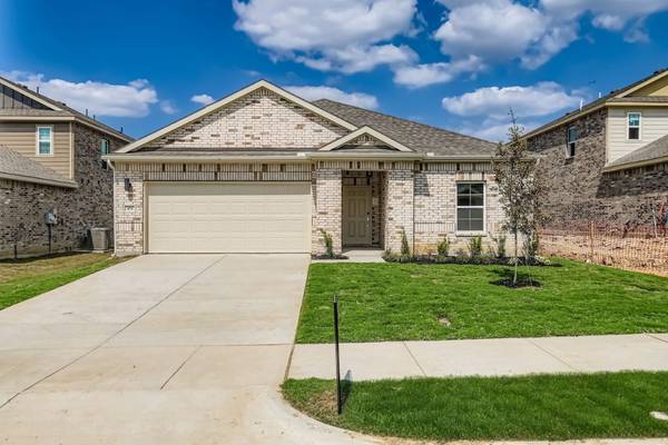 $285,900 / 3br - Spacious Primary Closet (Ferris TX)64305507337859120