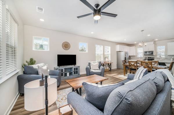 $3250.00 / 3br - 1747ft2 - New 3br/2.5ba townhome~Access to community pool!64015947714947124