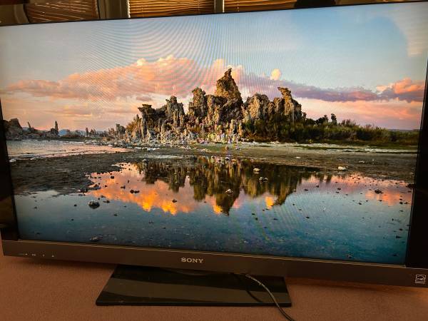 Sony Bravia KDL-46EX500 1