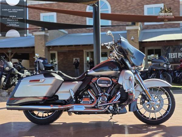 2019 Harley-Davidson® FLHXSE - CVO Street Glide V Twin 1