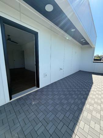$3700.00 / 3br - Ático de 3 dormitorios / 3.5 baños con terraza privada – Vida de lujo en un barrio63680175470337122