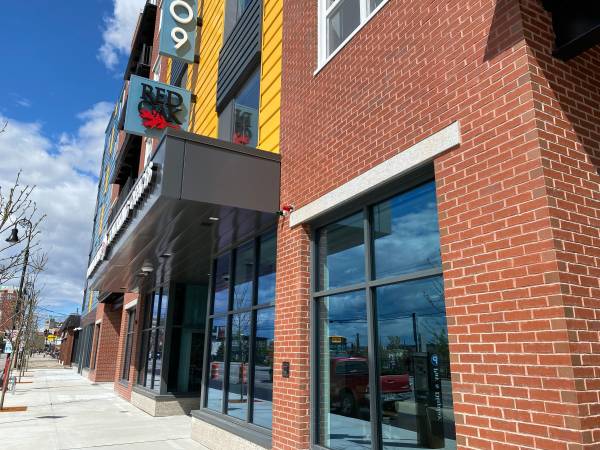 $1,649 / 431ft2 - Energy Efficient Apartment! Bright Studio! In-home Washer and Dryer!! (409 Elm St, Manchester, NH)63931657041666121