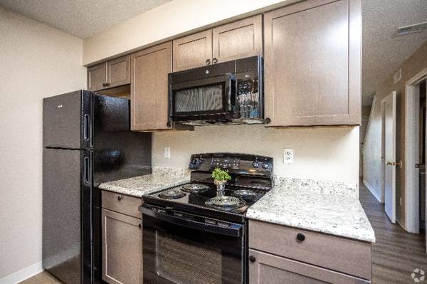$1,470 / 2br - 960ft2 - Pet Friendly Town Home with Washer & Dryer! (C Ave & Boyson Road NE)63679441405057121