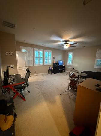$1,375 / 4br - Master Bedroom Available- Full bath and Walk in Closet (dublin / pleasanton / livermore)63668028602755122