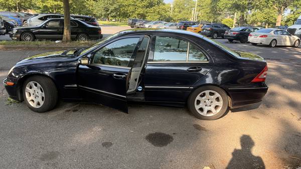 Sedán Mercedes-Benz C240 AWD 2005 - $2,700 OBO por el propietario - $2,700 (Sheepshead Bay)63618062152449124