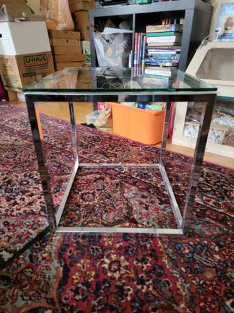 Mesa auxiliar cromada moderna vintage de Crate & Barrel. - $80 (bernal heights)63471459365121121