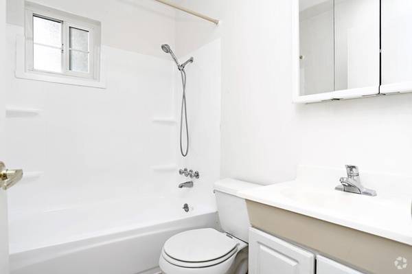 $2,600 / 2br - 821ft2 - Move Into This Townhome for Coastal Living - Apply Today! (san leandro)63671973135233123