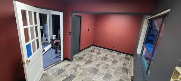 $700 / 190ft2 - Tattoo shop room for rent (Eugene)63977275084290122