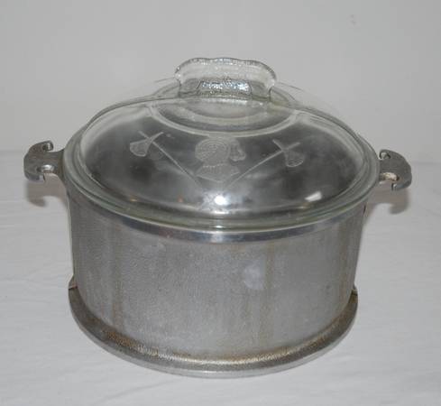 Guardian Service Ware Hammered Aluminum 9" Roaster with Glass Lid 1