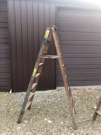 8’ Wood Painter’s Ladder 1