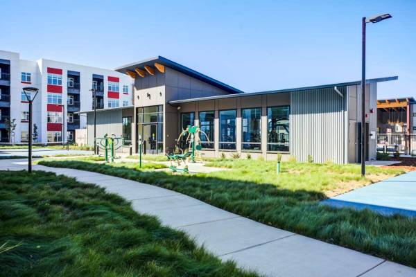$1,775 / 489ft2 - En West Sacramento, Estudio, Piso con Estilo de Madera (Southport)64044026919297120