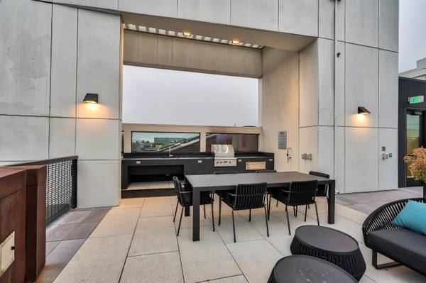 $2,710 / 363ft2 - Walk-In Closets, Package Receiving, Parking space fee: $300.00 (potrero hill)64000749939073123
