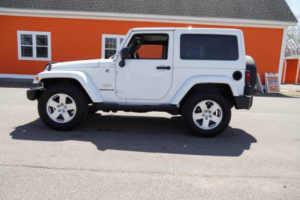 * 2012 JEEP WRANGLER SAHARA 4X4 * HARD TOP * AUTOMATIC * FINANCING - $12,998 (SAINT PAUL)63499580322563122