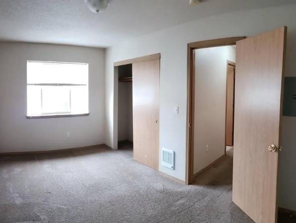 $1,550 / 2br - Huge 2 Bed Townhome with AC, WD - Pets Welcome, Suburban Feel (East Portland)63831326001537124