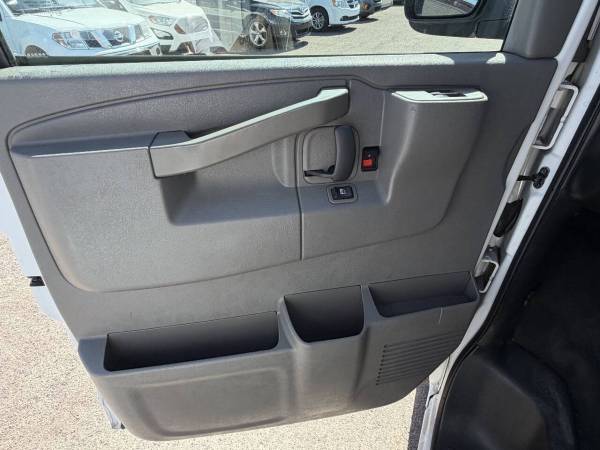 2019 Chevrolet Express Chevy LT - Photo 12