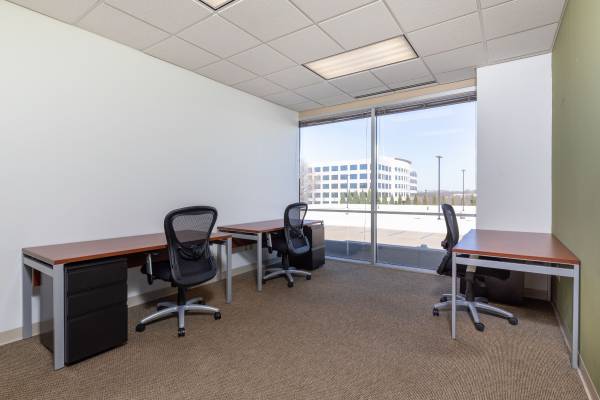 Touchdown → WORK → take-off | coworking desks 1