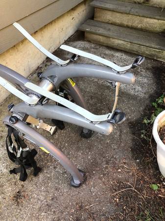 Portabicicletas SARIS para 2 bicicletas, para la parte trasera del coche - $75 (Bellingham)63435811600385121