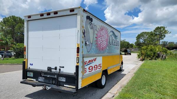 2008 GMC 3500 box truck low miles 1 OWNER - $12,900 (Clearwater)63443665674499124
