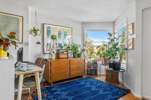 $1,450 / 1br - Rare Condo Opportunity in Beautiful Jamaica Plain right off (Boston)63611896648193124