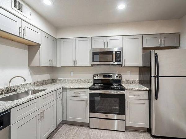 $1,099 / 2br - 800ft2 - A Must See, Parcel Lockers, 1 & 2 BR Available (Phoenix, Arizona)64024998815107123