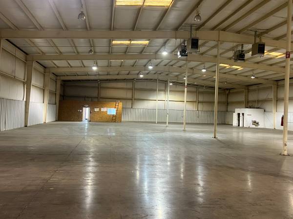 $10,000 / 20000ft2 - Warehouse for Lease (High Point)64027273078915124