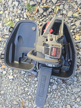 Craftsman chainsaw w/ case 1