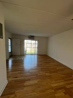 $1,295 / 1br - Elmhurst One Bedroom Apartment ~ Parking Included ~ Cats Welcome63781419995395123