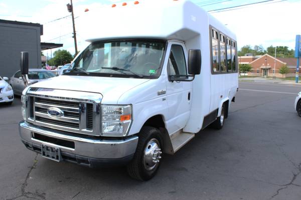 2013 Ford ECONOLINE E350 One Owner with 15 PPL Capacity Comes with WTY 1