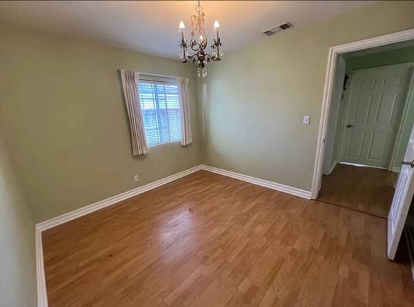 $1,350 / 3br - Bedroom with shared bath for rent (Burbank)64035738437633120