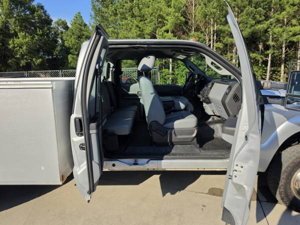 2012 Ford F350 DRW - Photo 13