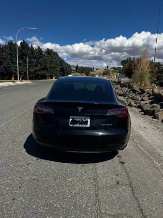 2019 Tesla Model 3 - $25,000 (Este de Wenatchee)63442635616769121