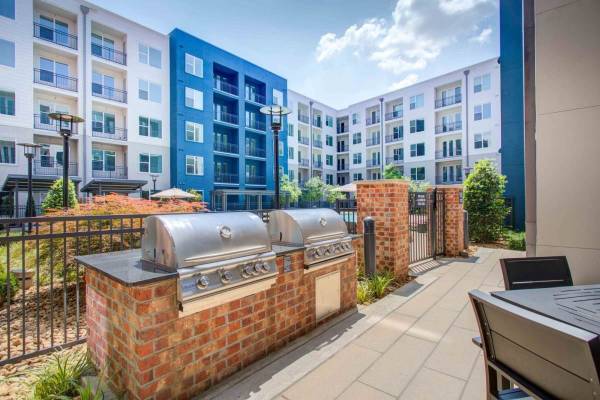 $1,870 / 1br - 771ft2 - Vive la vida! Increíble espacio de salón en la azotea - áreas comunes deslumbrantes (Nashville - Centro Germantown)63904700100611124