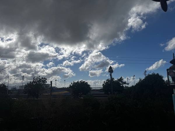 Charming 3-Bedroom Upstairs Unit in Waipahu! Utilities Included!! 1