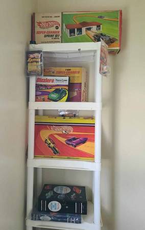 Selling off rest of my Hot Wheels 1