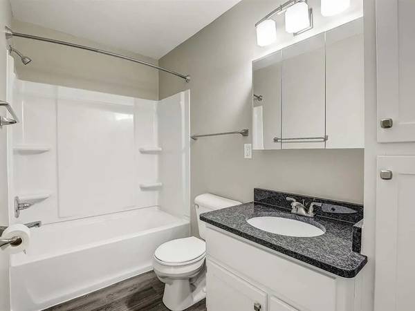 $989 / 2br - ¡Bienvenido a Roberts Manor! (Appleton)63845965016707124