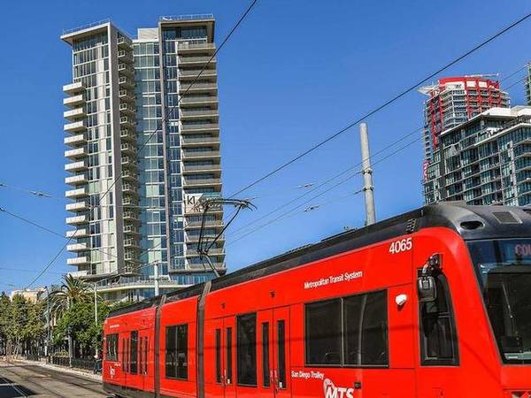 $5,482 / 3br - 1799ft2 - Vistas Increíbles de la Ciudad, Techos de 9 Pies o Más Altos (San Diego East Village)63954708615682123