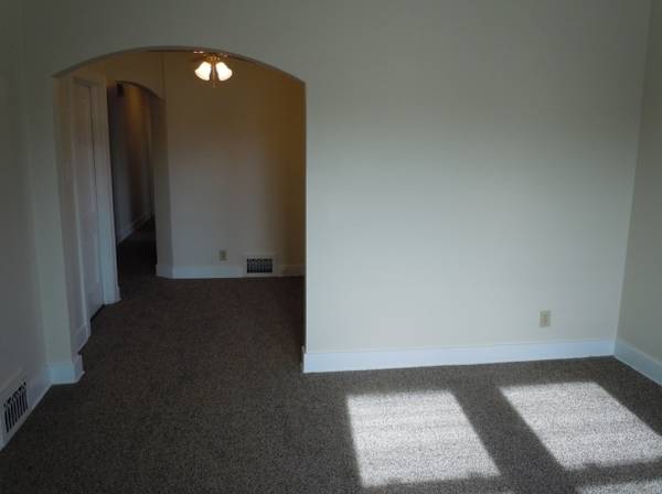 $825 / 2br - 2-BEDROOM, 1-BATH APARTMENT (Robertsdale/Whiting, IN)63959741532162121