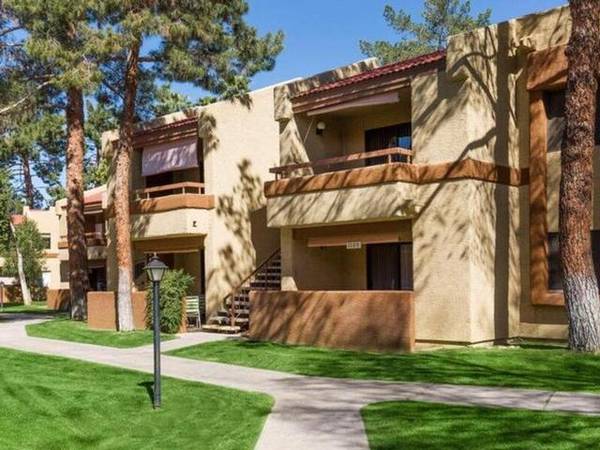 $1,099 / 1br - 684ft2 - Gorgeous 55+ Apartment-Clubhouse, Walk-In Closets, Apply Today! (Sun City)64025000128514121